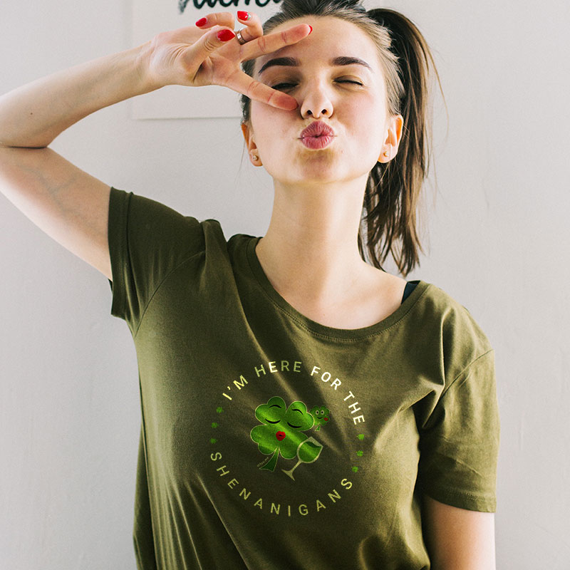 St pats day green shenanigans t-shirt girl kissing lips